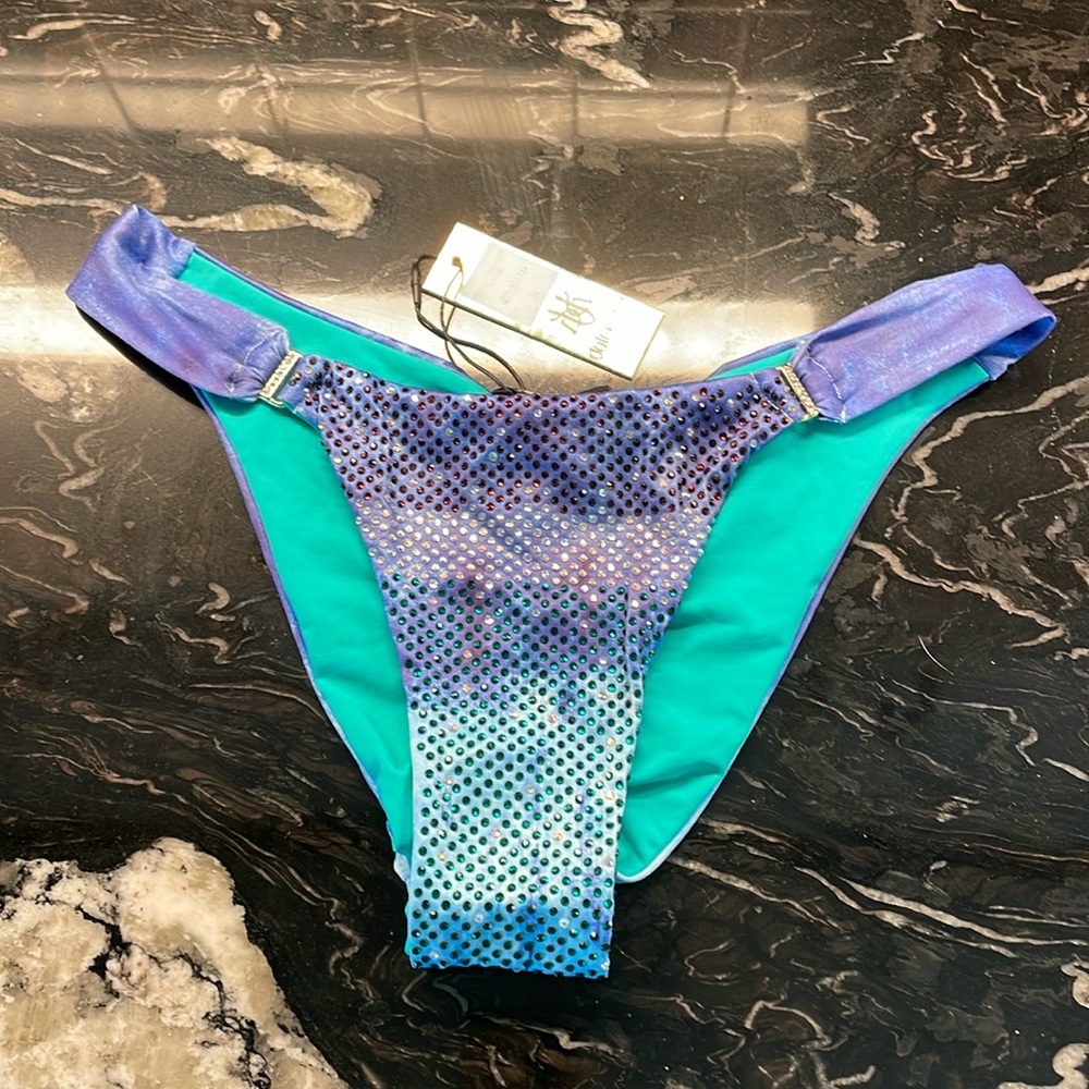 Dolcessa Iceberg Crystalized Bottom